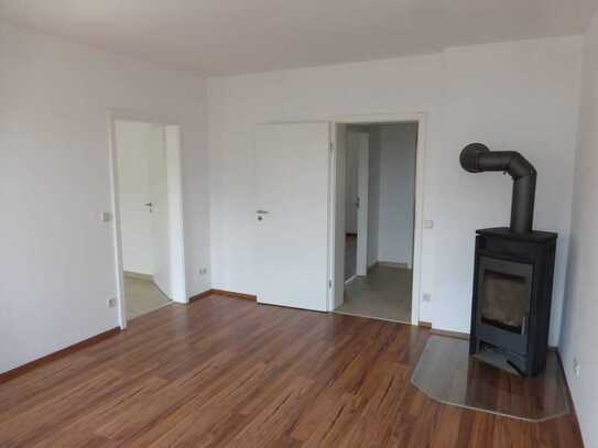 Hochwertige 2-Raum Wohnung im 1.OG mit Kamin und Gartenanteil in Lichtenstein