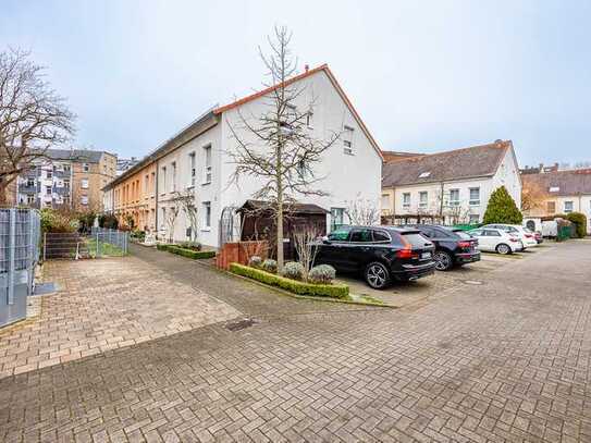 Schönes 5 Zimmerhaus mit Garten und Parkplatz in ruhiger Lage mitten in Offenbach