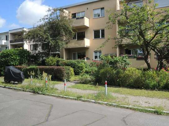 Seniorengeeignete, ruhige 2,5-Zimmer mit Balkon in Lankwitz