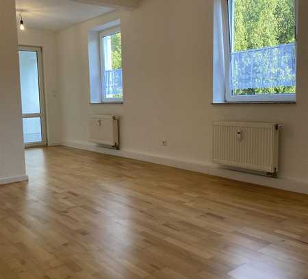 Schöne 2-Zimmer Wohnung mit Balkon, Einbauküche und Tageslichtbad.