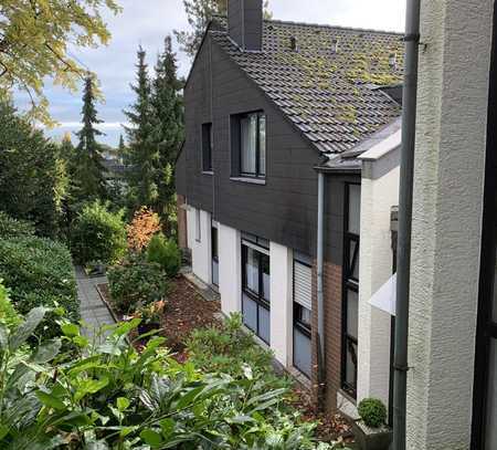 Exklusive "Haus im Haus" Wohnung im Grünen