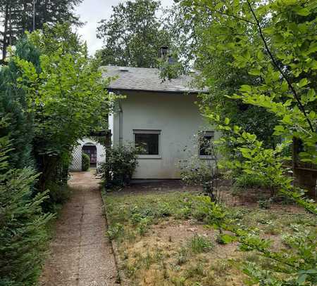 Idyllisch gelegenes Wochenendhaus mit Garten und PkW-Stellplatz