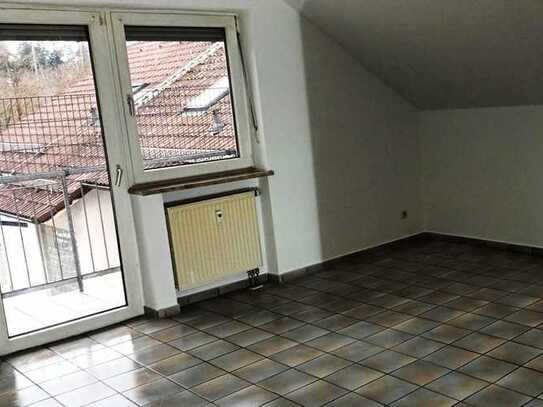 Gepflegte 3 Zimmer- Dachgeschoss - Wohnung