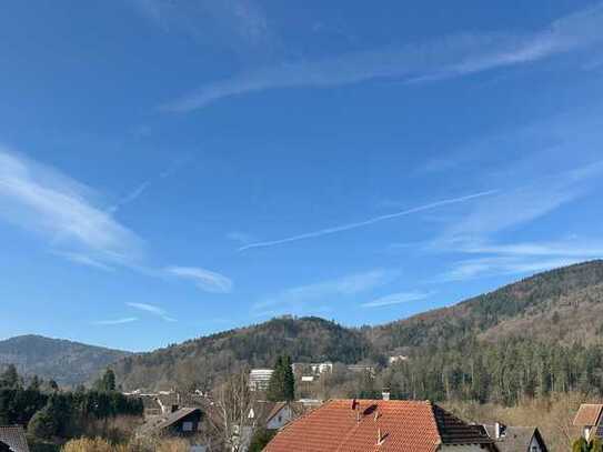 Gemütliche 3-Zimmer-Wohnung mit 2 Balkonen mit schönem Ausblick in ruhiger Lage von Bad Herrenalb