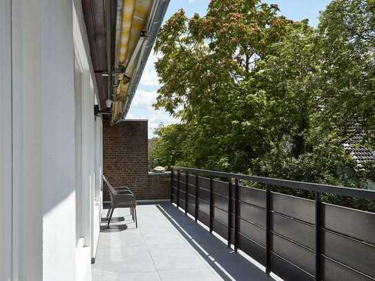 Mörsenbroich: 3-4-Zi-Rooftop-Wohnung (2. OG) + 2 Mehrzweckräume (DG). Terrasse. EBK. Außenstellplatz