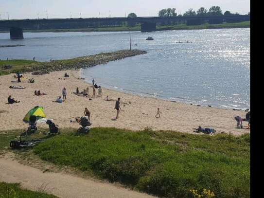 Stadt, Land, Fluss: Schöne modernisierte 2 Zimmer Wohnung in Düsseldorf- Hamm