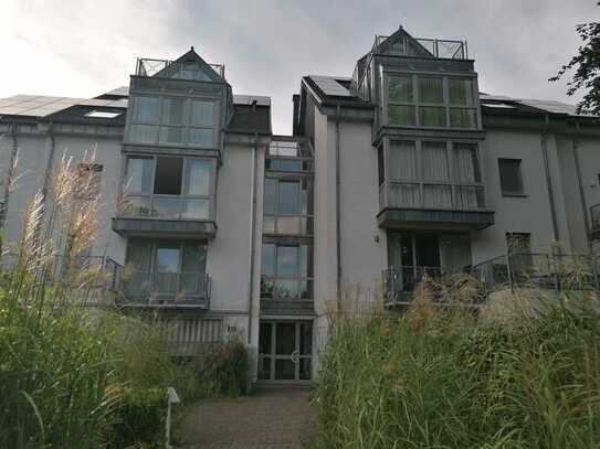 Ansprechende und modernisierte 3-Raum-Hochparterre-Wohnung mit Balkon und Einbauküche in Aachen