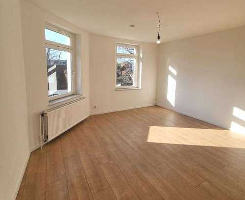 *Lichtdurchflutete 3-Raumwohnung + große Küche + Wannenbad + Einbauküche als Option!