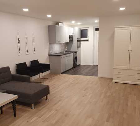 Stilvolle, modernisierte 1-Zimmer-Wohnung mit geh. Innenausstattung mit EBK in Pinneberg