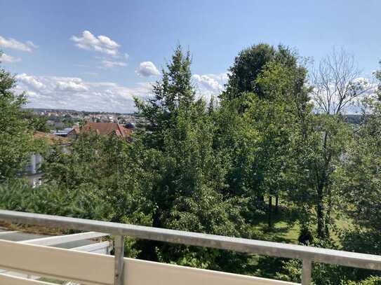 Erstbezug nach Sanierung mit Balkon: Helle großzügige 3-Zimmer-Wohnung in Bretten