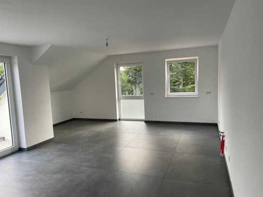 Helle 2,5-Zimmer-Dachgeschosswohnung mit Balkon in Hennef (Sieg)