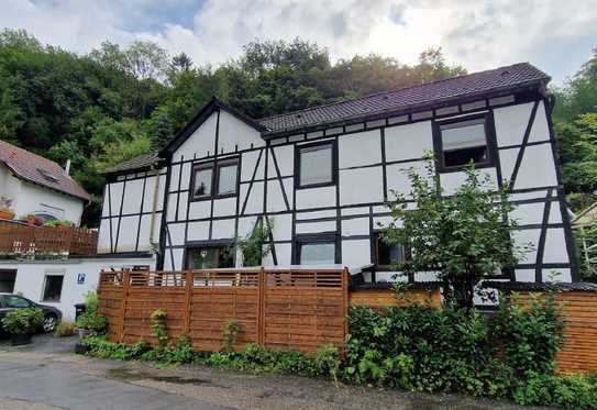 Exklusive Eigentumswohnung in historischem Fachwerk-Zweifamilienhaus mit Terrasse und Garage