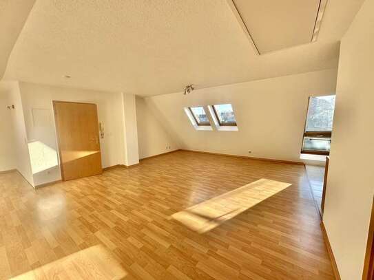 Preiswerte, geräumige und vollständig renovierte 1-Zimmer-Wohnung mit EBK in Hartha