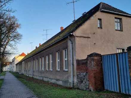 1,5-R-W * Wohnraum mit amerik. Kü * Abstell * Grillplatz im Hof