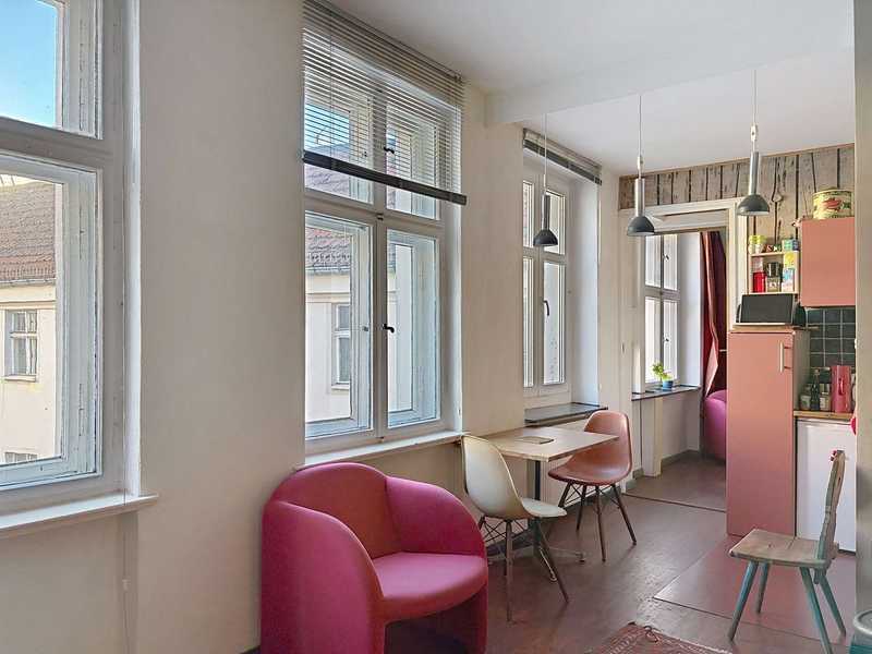 Perfekte Lage zw. Friedrichstraße & Rosenthaler Platz: Freie Altbauwohnung individuell gestaltet!