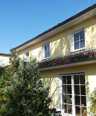 Traumhafte 3 Zimmer - Wohnung mit Terrasse im schönen Wendenschloss