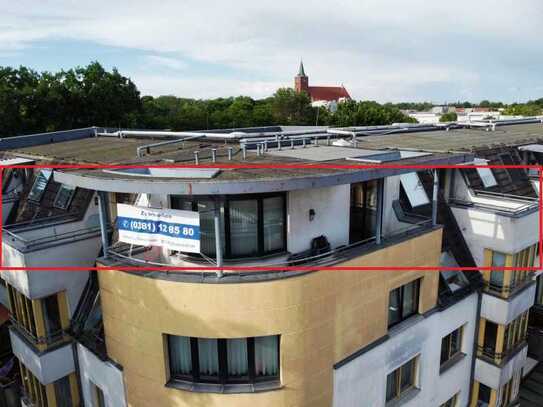 Außergewöhnliche Stadtwohnung mit drei Dachterrassen im Herzen Bernaus