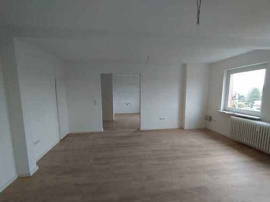 Renovierte 3. Zi. Wohnung im 2.OG + 5 Hobbyräume, zentrale Lage