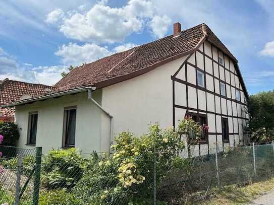 Ehemaliger Bauernhof: EFH mit Anbau, Garagengebäude, Scheune und Garage im OT Landringhausen