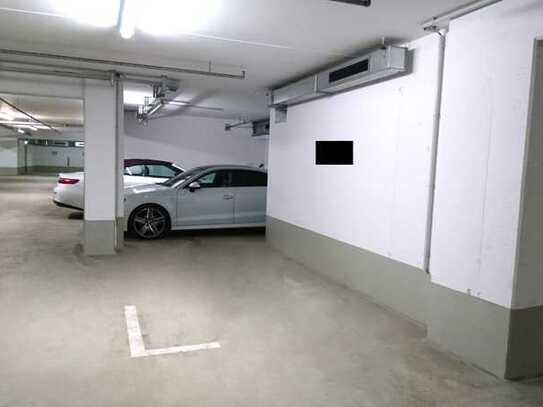 Großer Tiefgaragenstellplatz (kein Duplex) super zentral