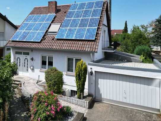 Schönes Einfamilienhaus mit Einliegerwohnung, Garage und Garten in Bad Rappennau