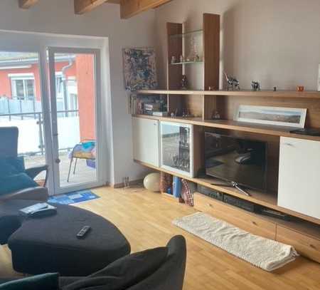 Sehr schöne Penthousewohnung in Top Lage, gut ausgestattet. 2 Balkone.