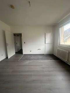 *neu renovierte 1 Zimmer Küche und Bad