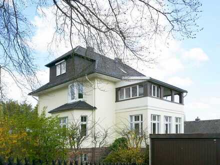 Kassel/Am Brasselsberg… Individuelle, großzügige 2 Zimmerwohnung mit Wintergarten in ruhiger Lage