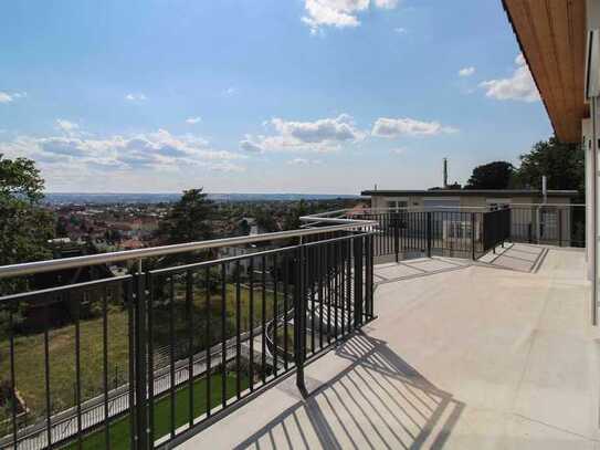 Panoramablick über Dresden: Penthouse mit Rundum-Dachterrasse und Gartenabteil zum Erstbezug