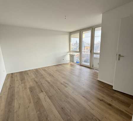 Wunderschöne Frisch Sanierte 2-Zimmer-Wohnung mit Balkon