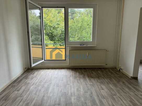 Gemütliche 2-Zimmer-Wohnung mit Balkon, Einbauküche, Badewanne und Blick ins Grüne