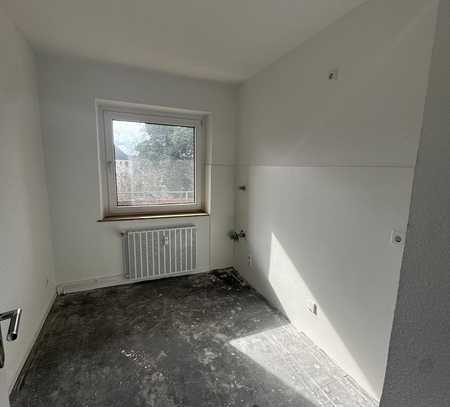 Helle 2 Raum Wohnung mit Balkon