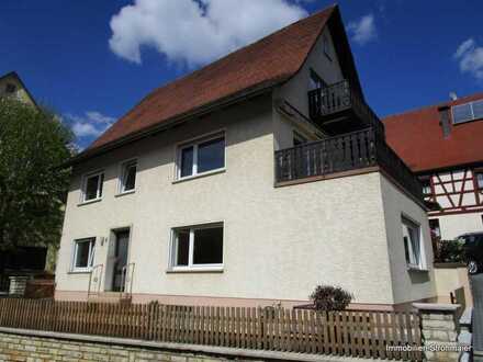 Gepflegte 6-Zimmer-Wohnung mit Balkon und Garage