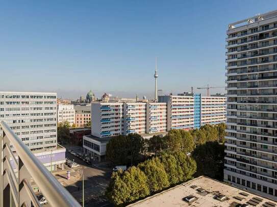 Helle, möblierte Wohnung mit Stellplatz | Blick auf den Berliner Dom und Fernsehturm