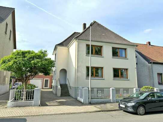 Freistehendes Mehrgenerationenhaus mit Garagen und einem Nebengebäude in Hamm-Wiescherhöfen, Geist