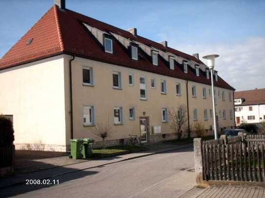 ***Kleine 2-Zimmer-Dachgeschoss-Wohnung (2.OG) ab 01.05.2025 wieder frei!***