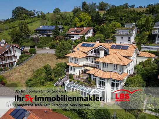 Mediterrane Villa mit Seeblick und Pool