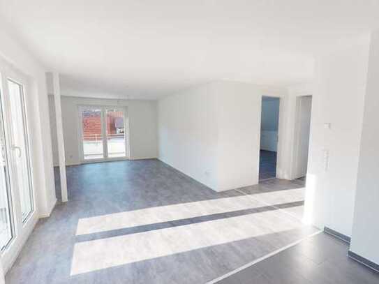 *** Lichtdurchflutete Wohnung mit großer Dachterrasse und TG-Platz ***