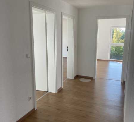 Neuwertige 4-Zimmer-Wohnung mit Balkon