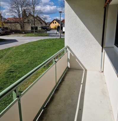 Gemütliche helle Wohnung mit großem Balkon und Tageslichtbad mit Wanne!