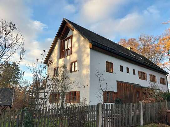 Außergewöhnliche Maisonette-DG-Wohnung mit Gartenanteil in Alt-Solln