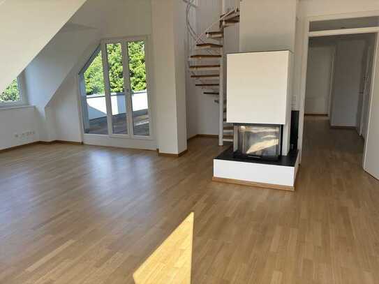 Helle 3,5-Zimmer-DG-Wohnung mit großer Dachterrasse in Johanneskirchen