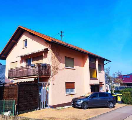 Ein wunderschönes Dreifamilienhaus mit Fernblick ins Rebland.