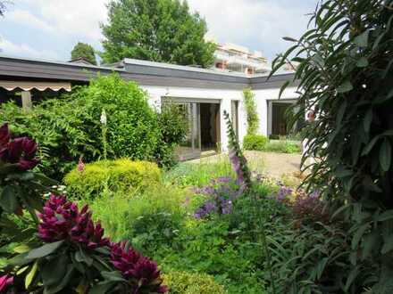 Atrium-Bungalow mit Einliegerwohnung in Köln-Weiden