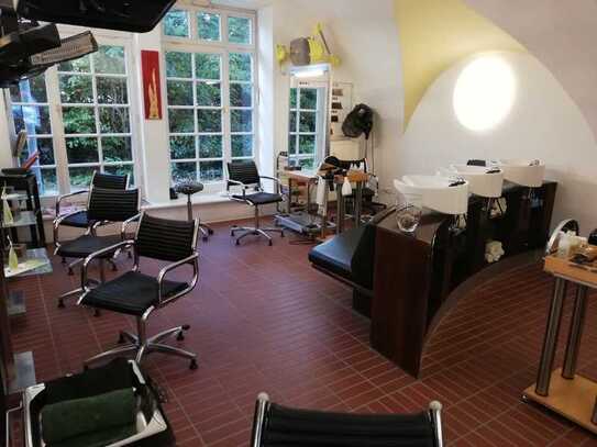 Laden/Büro (jetzt Friseurgeschäft)