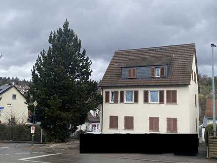 Gepflegtes Mehrfamilienhaus mit Garge und 4 Stellplätze in guter Lage