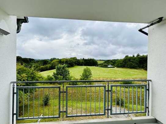 Hillesheim: Erdgeschoss Wohnung mit Balkon.