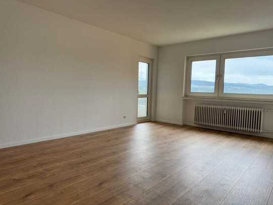 Attraktive 4-Zimmer-Wohnung mit Weitblick - frisch renoviert und bezugsfrei!