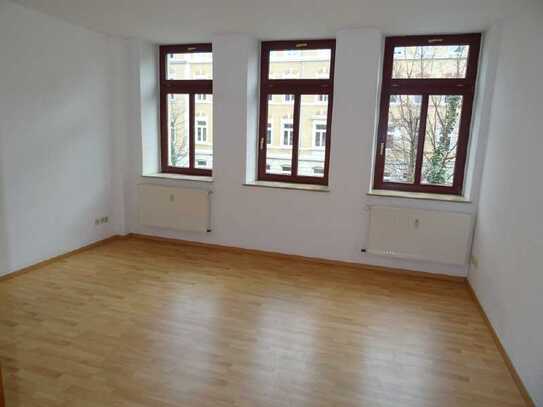 Altbau in Löbtau: helle 2-Zi.-Wohnung am Bonhoefferplatz | EBK möglich