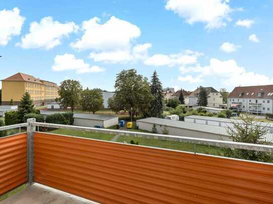 Ab 01.05.25 - geräumige 3-Raumwohnung mit Balkon inklusive Garage